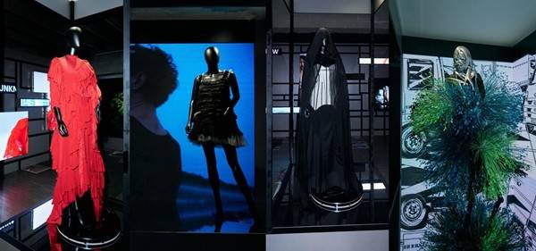 时装周2025策展多感官时装展览开元棋牌网站FabriX在巴黎(图4)